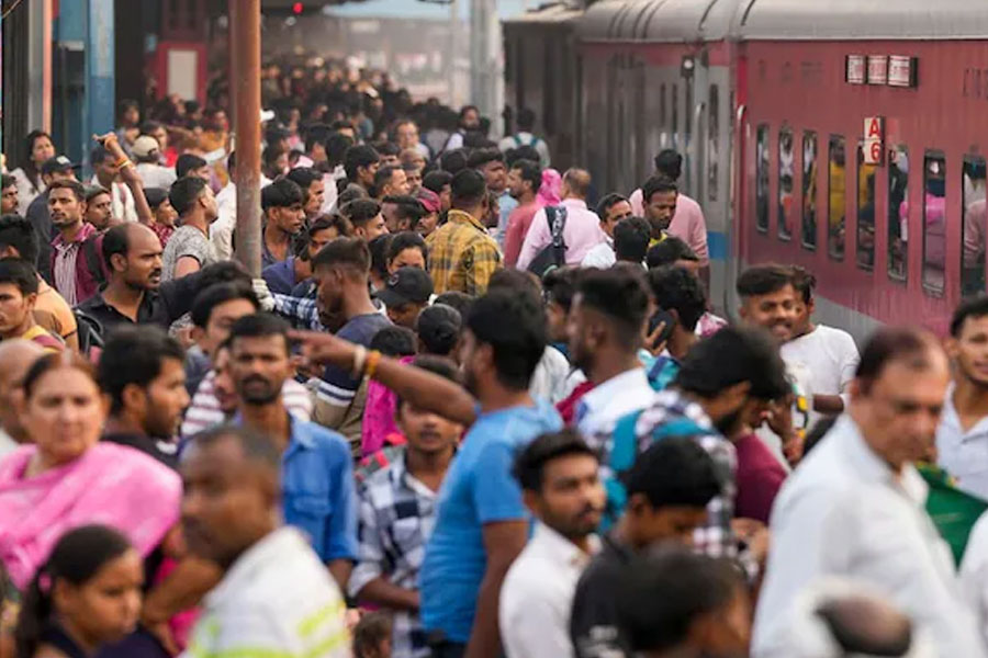 ছটে ঘরমুখী জনতার চাপ, তখনই IRCTC ওয়েবসাইট-অ্যাপে বিঘ্ন! ক্ষোভের মুখে রেল