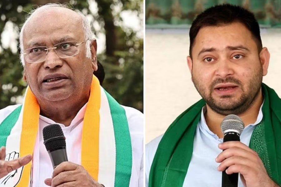 খাড়গের বাসভবনে ইন্ডিয়া জোটের বৈঠক! বিহারে আসন বণ্টনের জট ছাড়াবে?