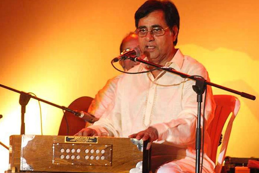 সুরে বিষণ্ণতার লহরী, গজলের সমার্থক ছিলেন জগজিৎ সিং!