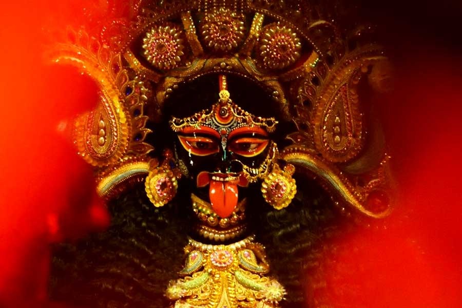 দক্ষিণাকালী ও শ্মশানকালীর পুজোয় তফাত কোথায়? জেনে নিন শাস্ত্রের ব্যাখ্যা