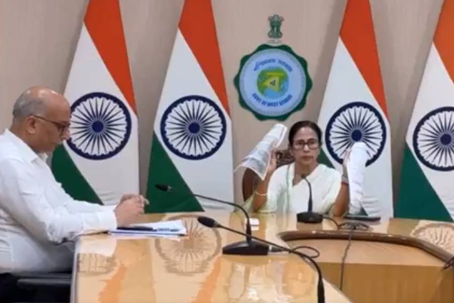 ‘NRC-র নোটিস কেন?’ বাংলায় SIR নিয়ে মমতার সাফ হুঁশিয়ারি, ‘আগুন নিয়ে খেলবেন না’