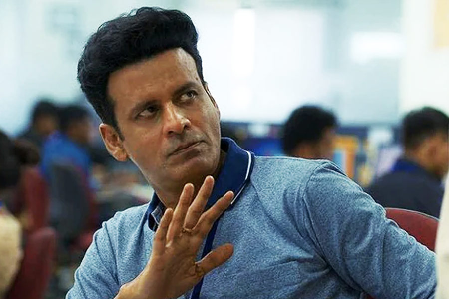 গোয়েন্দাগিরি ছেড়ে গানে মগ্ন ‘ফ্যামিলি ম্যান’ মনোজ! কবে মুক্তি পাচ্ছে তৃতীয় সিজন?
