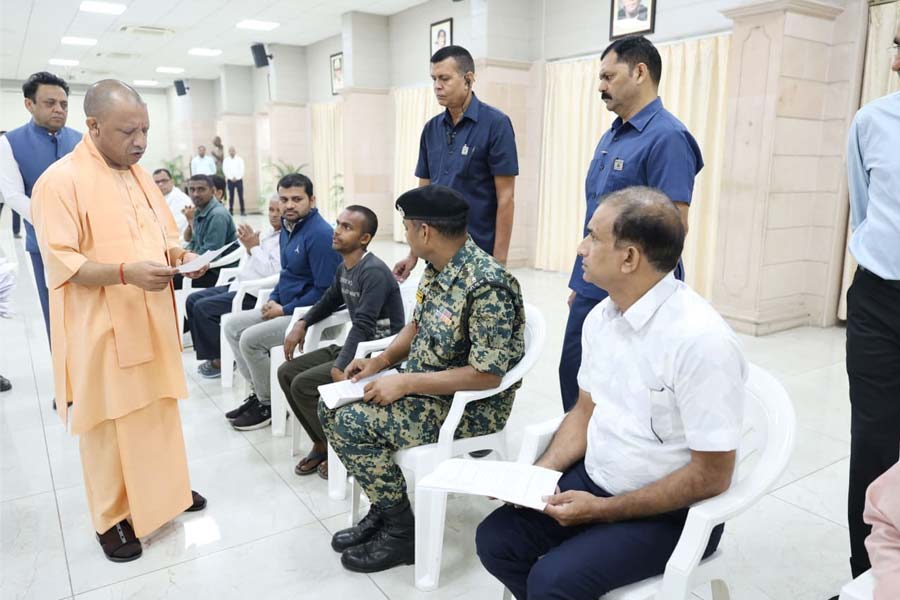 ‘প্রত্যেক নাগরিককে সেবা, সুরক্ষা ও সম্মান প্রদানই লক্ষ্য’, ‘জনতা দর্শন’ থেকে বার্তা যোগীর