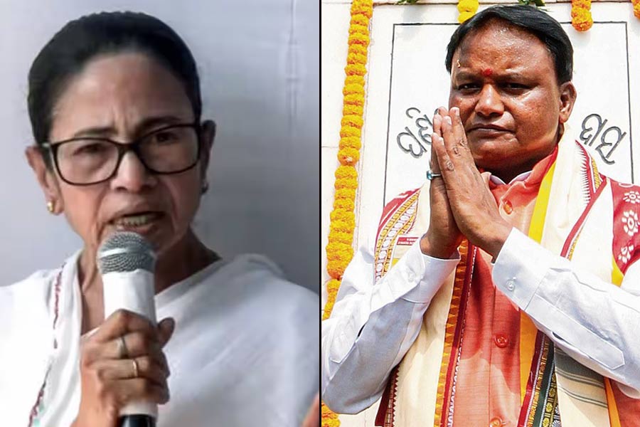 দুর্গাপুরে ছাত্রীর ‘গণধর্ষণ’, দোষীদের শাস্তি দিতে মমতার কাছে আর্জি ওড়িশার মুখ্যমন্ত্রীর