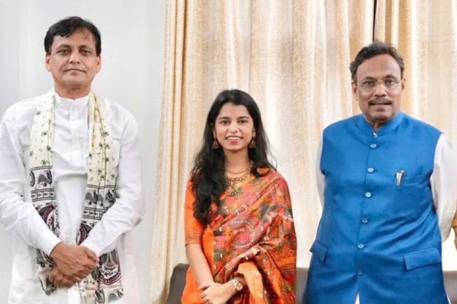 বিহার ভোটের মুখে বিজেপিতে স্টার পাওয়ার, গেরুয়া শিবিরে যোগ জনপ্রিয় সঙ্গীতশিল্পী মৈথিলী ঠাকুরের