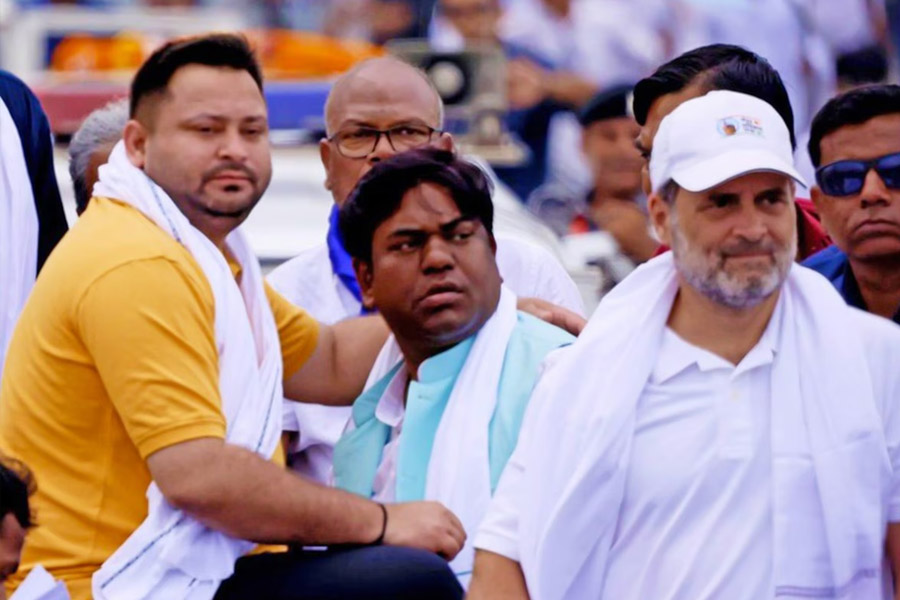 ‘১৯ শতাংশ মুসলিম কি শুধু ভোটই দেবে?’, সাহানিকে উপমুখ্যমন্ত্রীর মুখ করে তোপের মুখে ‘মহাগটবন্ধন’
