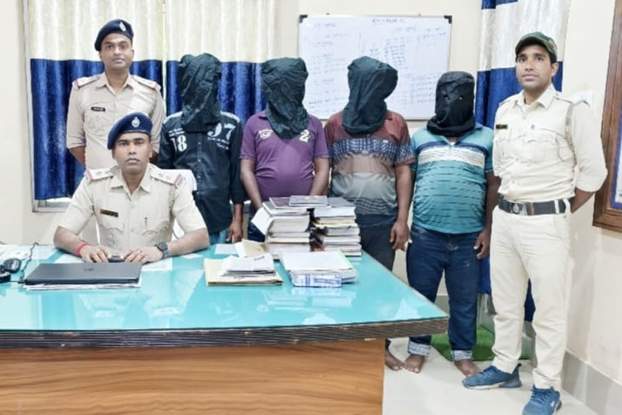ফের সীমান্ত পেরিয়ে অন্ধকারে ভারতে অনুপ্রবেশ, ডোমকলে গ্রেপ্তার ৬ বাংলাদেশি