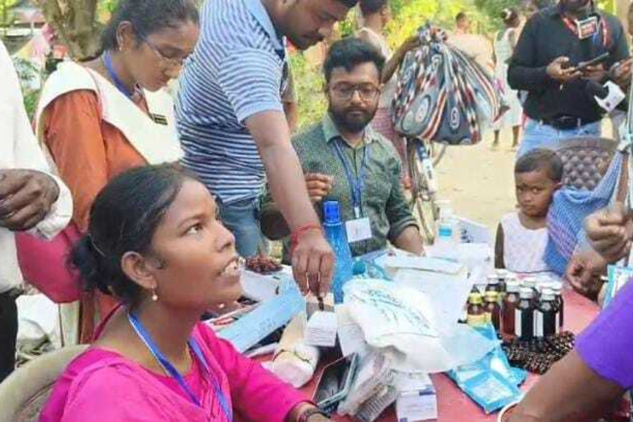 স্বাস্থ্যকর্মীদের সতর্কতা, পরিশ্রমে বন্যার পরেও ছড়ায়নি সংক্রামক রোগ, প্রশংসায় স্থানীয়রা