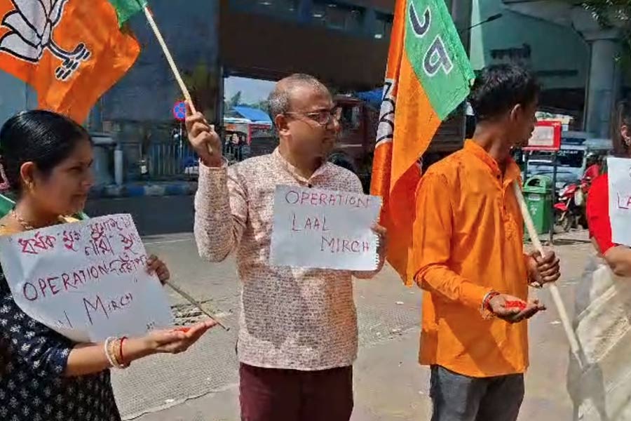 নারী সুরক্ষায় বিধাননগরে বিজেপির ‘অপারেশন লালমরিচ’, উত্তরপ্রদেশ-ওড়িশার জবাব দেবে কে?
