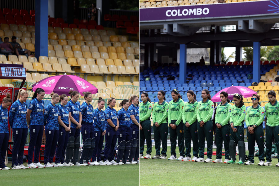 ২২ গজে ক্রিকেটারের প্রয়াত বাবাকে অনন্য সম্মান, বিশ্বকাপে নীরবতা পালন পাকিস্তান-ইংল্যান্ডের