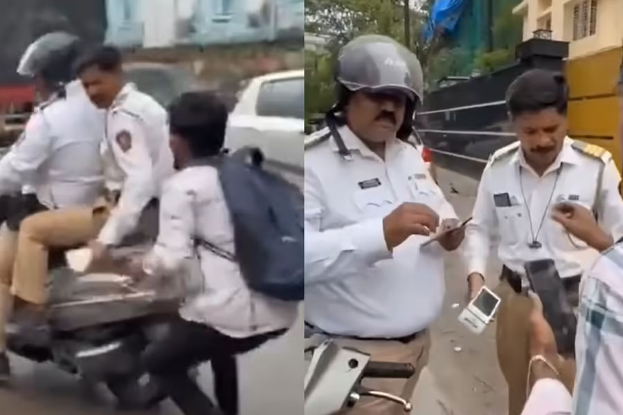হেলমেটহীন ট্রাফিক পুলিশ, স্কুটির নম্বরও অস্পষ্ট! ধাওয়া করে ধরল জনতা, ভাইরাল ভিডিও