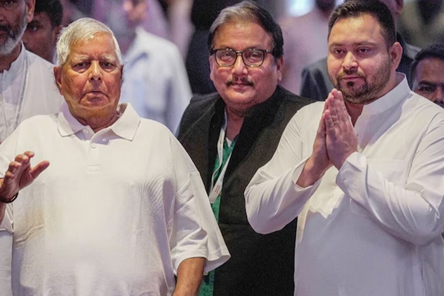 ১৪৩ আসনে প্রার্থী ঘোষণা আরজেডির, জোটের জটে শরিক কংগ্রেসের সঙ্গেই লড়াই চার আসনে!