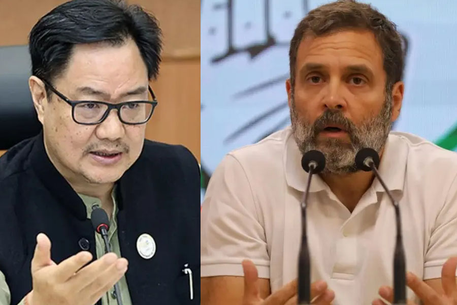 ‘প্রথম ভারত বিরোধী নেতা’, ইন্দিরার প্রসঙ্গ টেনে রাহুলকে তোপ রিজিজুর