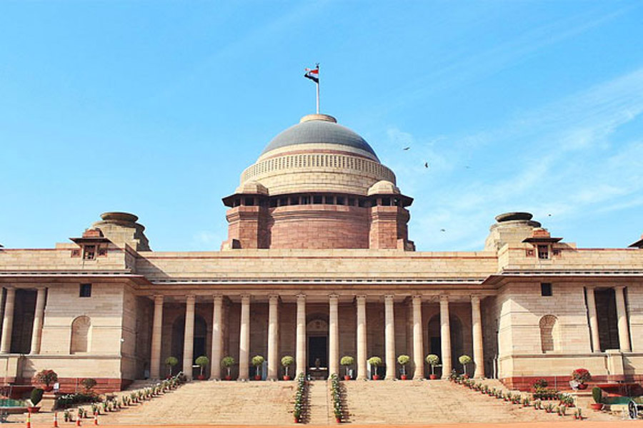 রাষ্ট্রপতি ভবন পরিসরে আগুন, আতঙ্ক রাইসিনায়, ঘটনাস্থলে দমকল