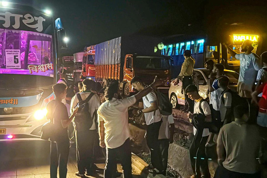 ‘এর চেয়ে মরণ ভালো’, বেহাল মুম্বই হাইওয়েতে ‘স্বেচ্ছামৃত্যু’র অনুমতি চেয়ে মোদিকে চিঠি গ্রামবাসীদের