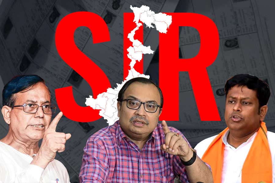 বিরোধিতায় তোয়াক্কা নয়, হচ্ছেই SIR, শুরু রাজনৈতিক তরজা