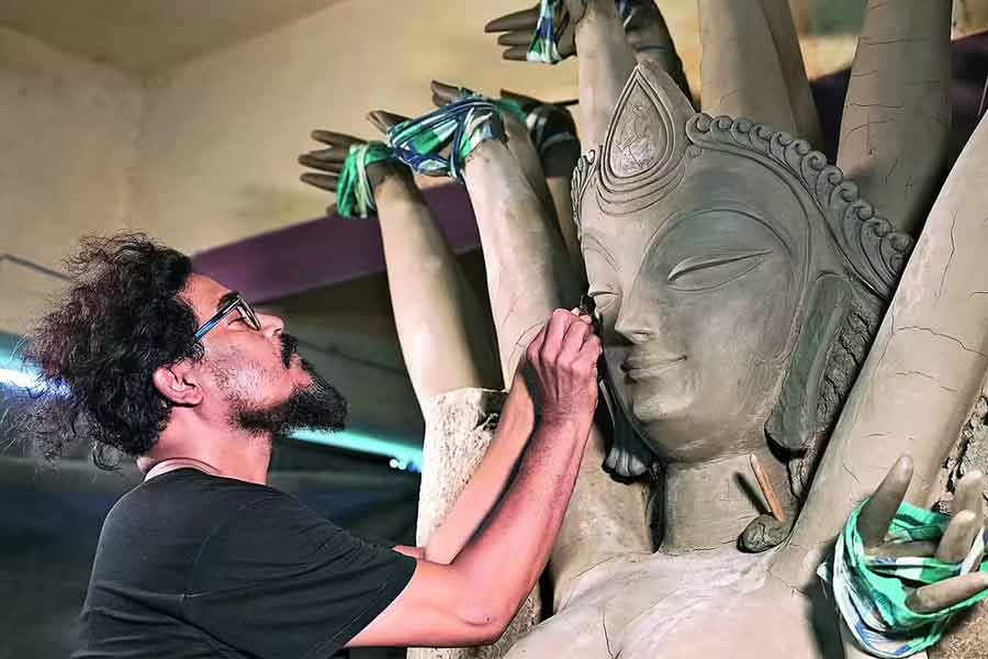 আগামী বছর পুজোয় ডবল ধামাকা সনাতন দিন্দার, কোন কোন সৃজনের গুরুদায়িত্বে শিল্পী?