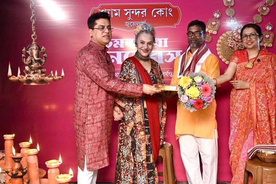 দীপাবলিতে আলোর কারিগরদের কুর্নিশ, মৃৎশিল্পীদের পাশে শ্যাম সুন্দর কোং জুয়েলার্স