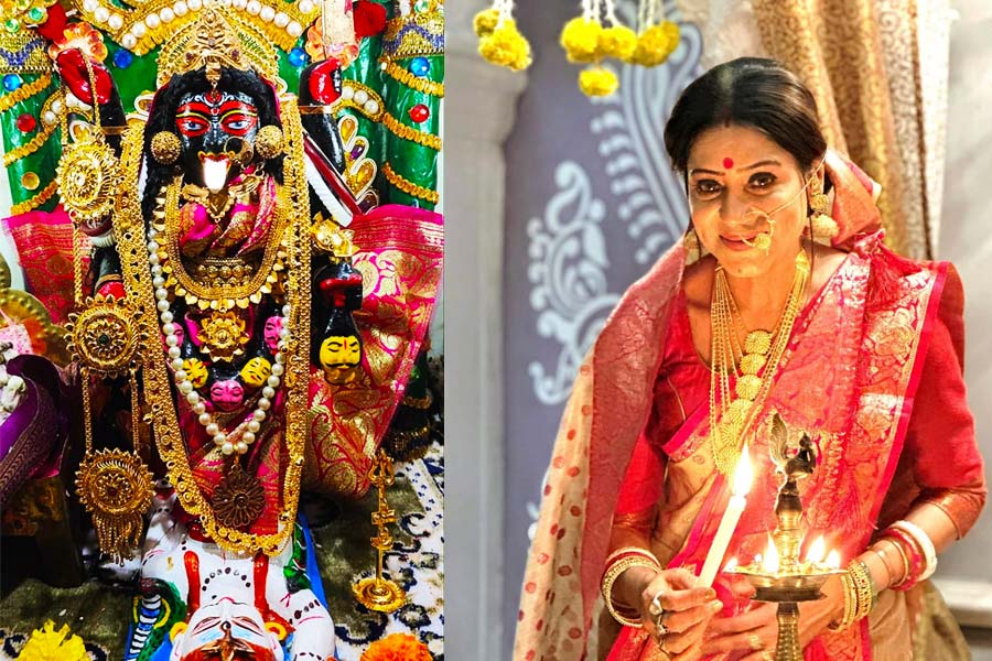 ঢাকা থেকে বেহালা, বেনারসী-সোনায় সাজেন সুচিস্মিতার বাড়ির ৩০০ বছরের দক্ষিণাকালী