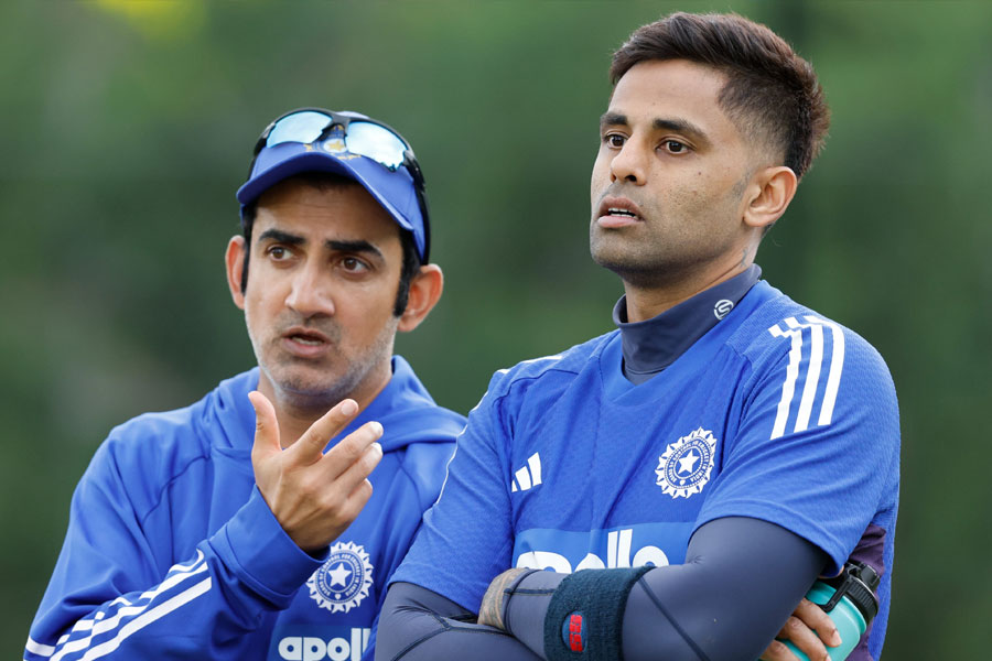 ‘আর পরীক্ষানিরীক্ষা নয়’, টি-টোয়েন্টি বিশ্বকাপ নিয়ে সূর্য-গম্ভীরদের সতর্কবার্তা প্রাক্তন ক্রিকেটারের