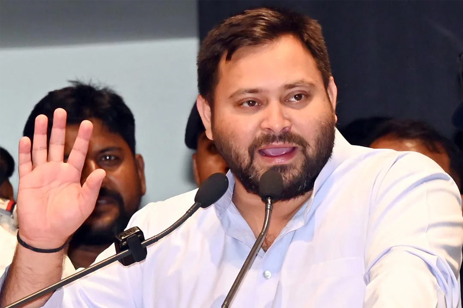 দ্বিগুণ ভাতা, ৫০ লক্ষ বিমা! বিহারে তেজস্বীর নজরে পঞ্চায়েত সদস্যরা, কেন?