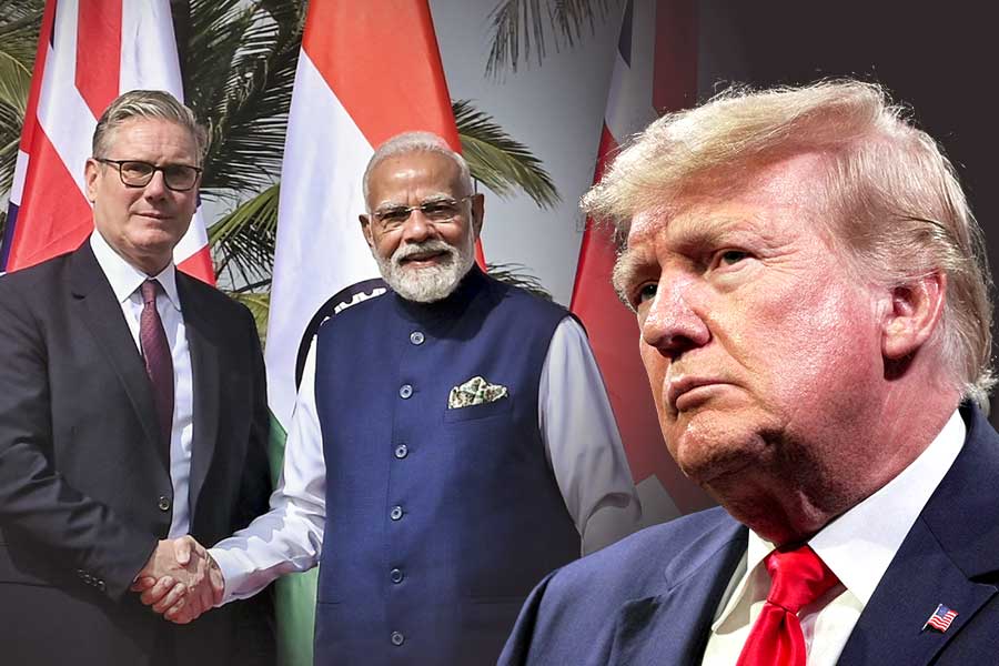 মোদির পাশে দাঁড়িয়ে ট্রাম্পকে নিশানা স্টার্মারের, ‘মৃত অর্থনীতি’র পালটা কী বললেন ব্রিটিশ প্রধানমন্ত্রী?