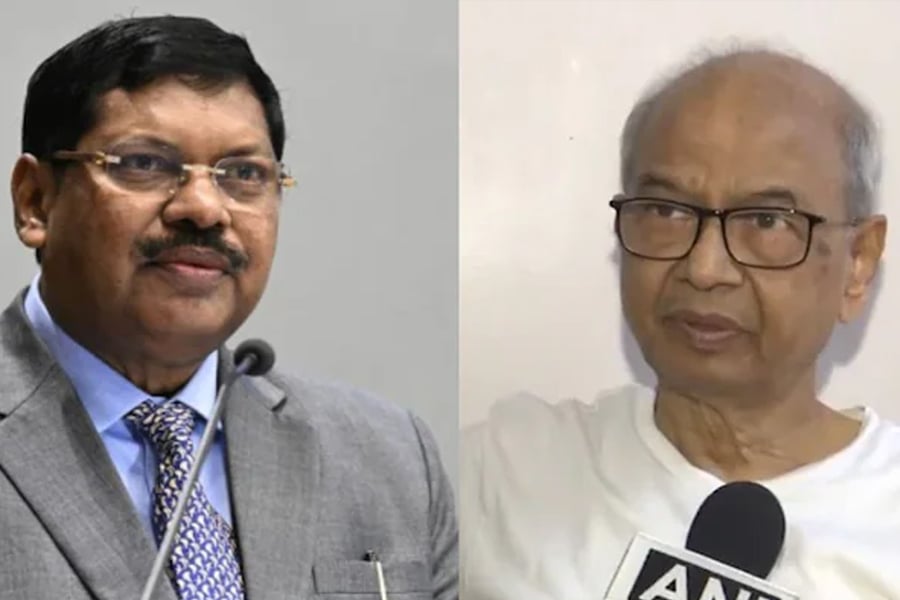 প্রধান বিচারপতিকে লক্ষ্য করে জুতো! বেঙ্গালুরুতে অভিযুক্ত আইনজীবীর বিরুদ্ধে দায়ের এফআইআর