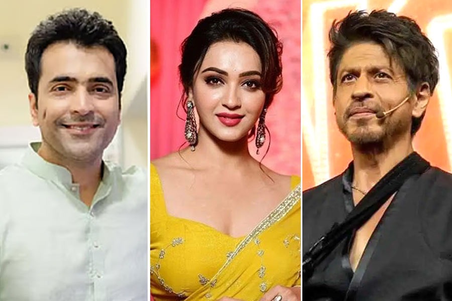 ফিল্মফেয়ারের সঞ্চালনার জন্য আহমেদাবাদে শাহরুখ! কলকাতা থেকে যাচ্ছেন আবির-কৌশানীও