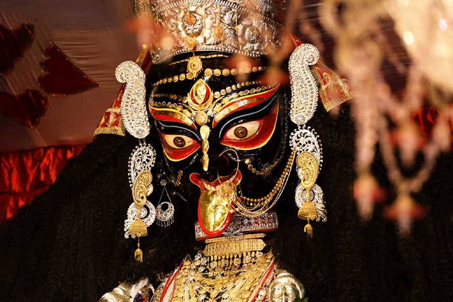 চাইলেই মেলে সব! কবে, কখন, কীভাবে দেবেন নৈহাটির ‘বড়মা’য়ের পুজো