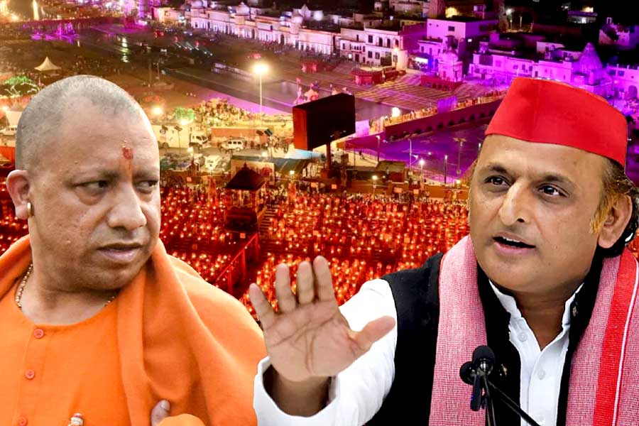 ‘কেন প্রদীপ কিনে অপচয়?’ যোগীর ‘দীপোৎসবে’র সমালোচনা অখিলেশের, পালটা ‘সনাতন বিরোধী’ তোপ বিজেপির