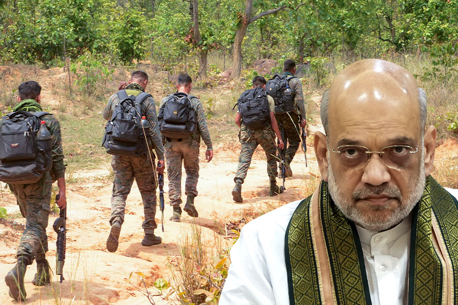ছাব্বিশেই মাওবাদমুক্ত ভারত! সরেজমিনে খতিয়ে দেখতে ছত্তিশগড় সফরে অমিত শাহ