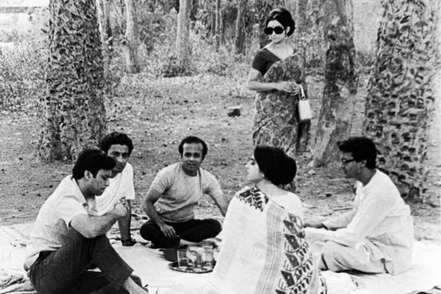 পাঁচ দশক পেরিয়ে ফের বড়পর্দায় ‘অরণ্যের দিনরাত্রি’, কবে মুক্তি পাচ্ছে সত্যজিতের কালজয়ী ছবি?