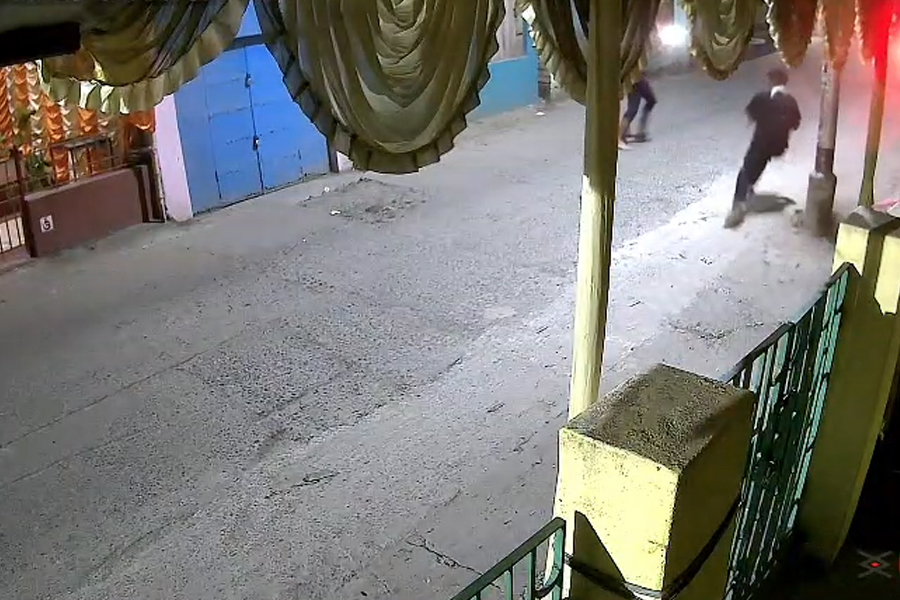 ‘বিস্ফোরণ হলে যদি ও বাইরে আসে’, প্রেমিকার সাক্ষাৎ পেতে ইউটিউব দেখে বোমা বানালেন যুবক!