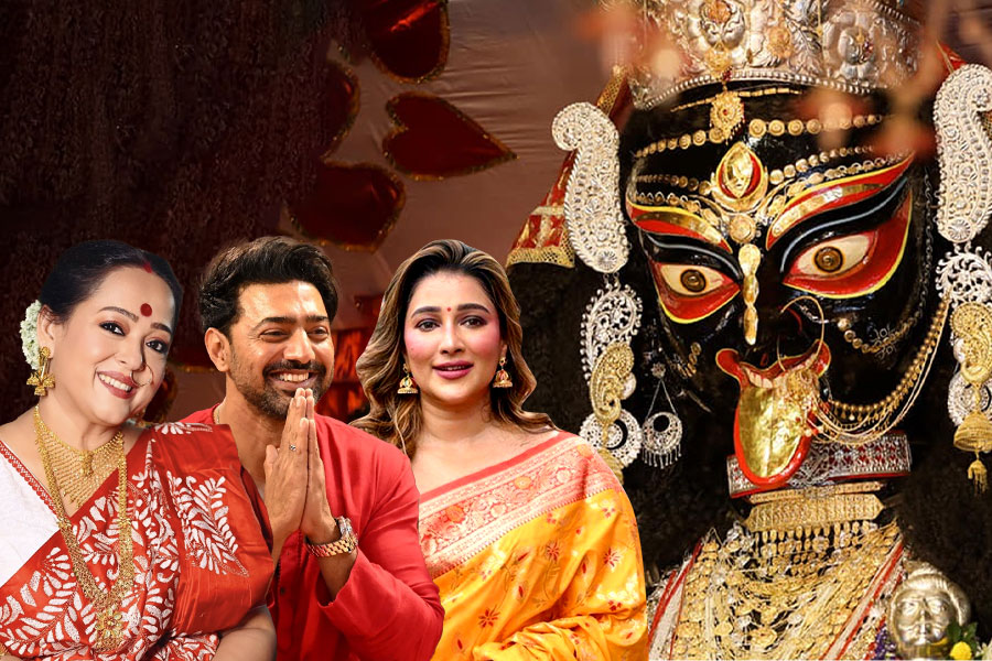 কালীপুজোয় বড়মার জন্য বেনারসি পাঠালেন দেব, সায়ন্তিকা-অপরাজিতারা কী দিলেন?