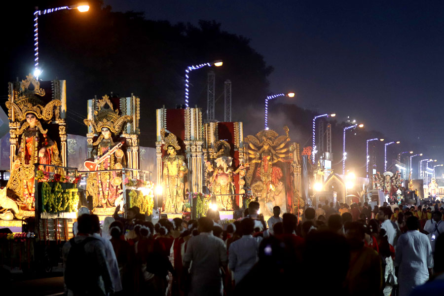 রেড রোডে পুজো কার্নিভালের প্রস্তুতি তুঙ্গে, ভিড় সামলাতে ব্লু প্রিন্ট তৈরি পুলিশের