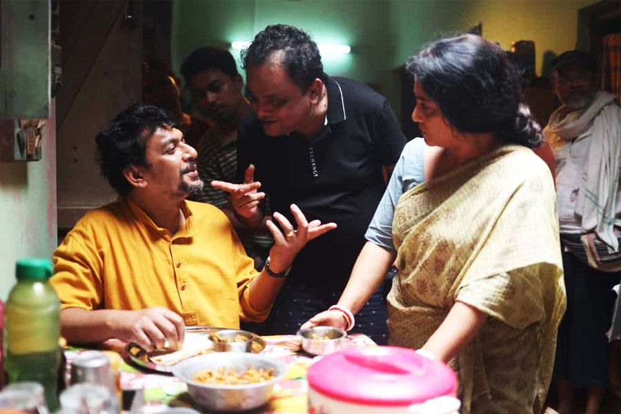 ব্রাত্য বসুর ‘শেকড়’-এর শুটিংয়ে শান্তিনিকেতনে চঞ্চল