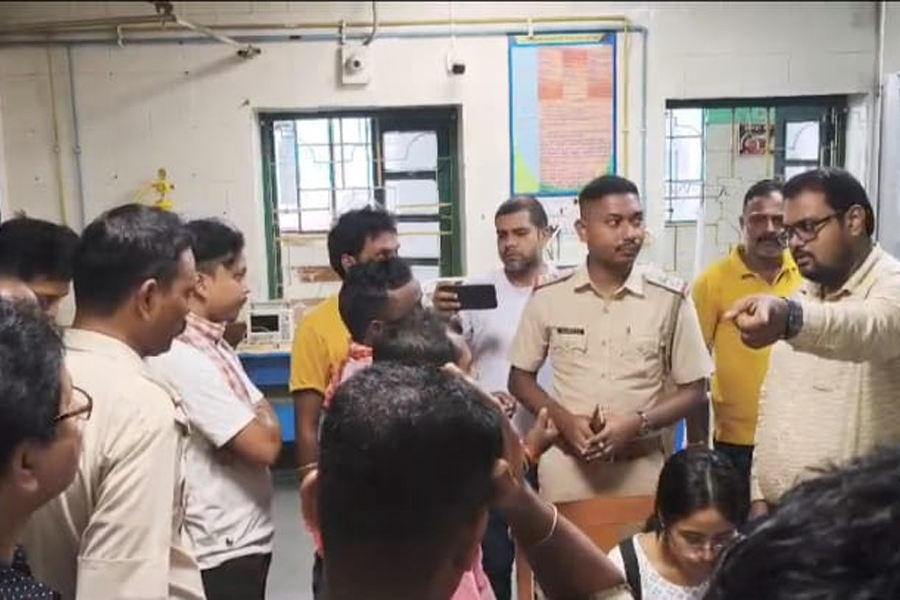 শ্মশানে দাহ করার আগেই নড়ে উঠল মৃতদেহ! চাঞ্চল্য কোচবিহারে