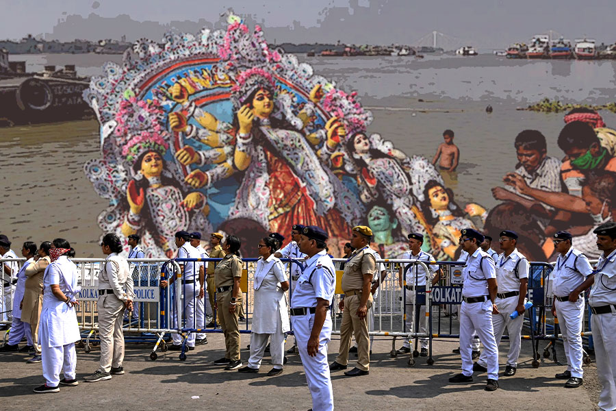 দশমীতে উমার বিদায়, বিসর্জনে গঙ্গার ঘাটে জল ও আকাশপথে নজরদারি কলকাতা পুলিশের