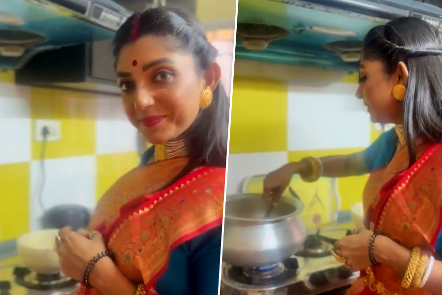 ‘লক্ষ্মী মেয়েদের লক্ষ্মীপুজো’, নাচের স্কুলের ছাত্রীদের নিয়ে দেবলীনা কুমারের পুজোপ্রস্তুতি