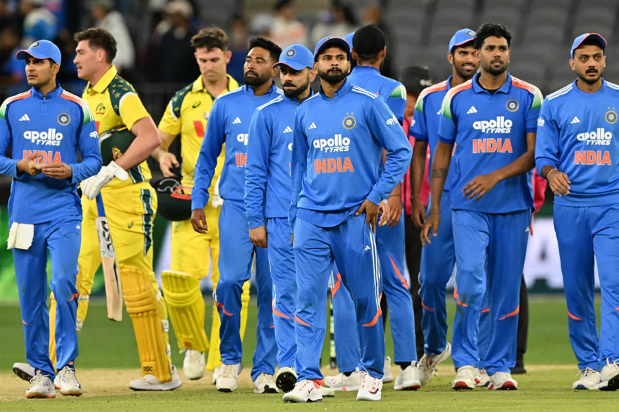গিল জমানার শুরুতেই অজিভূমে লজ্জা, এক ম্যাচ বাকি থাকতেই ওয়ানডে সিরিজ হারল ভারত