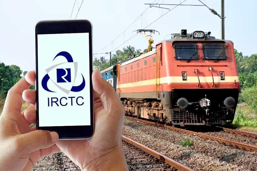উৎসবের মরশুমে IRCTC’র ওয়েবসাইট বিভ্রাট, কাটা যাচ্ছে না টিকিট! নাকাল যাত্রীরা