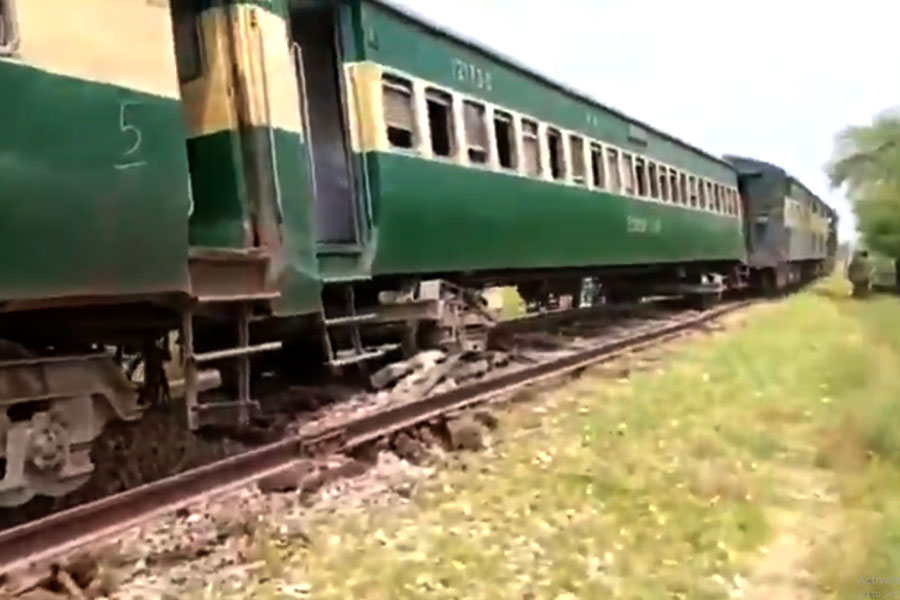 বালোচিস্তানে ফের জাফর এক্সপ্রেসে হামলা, বিস্ফোরণে লাইনচ্যুত একাধিক কামরা
