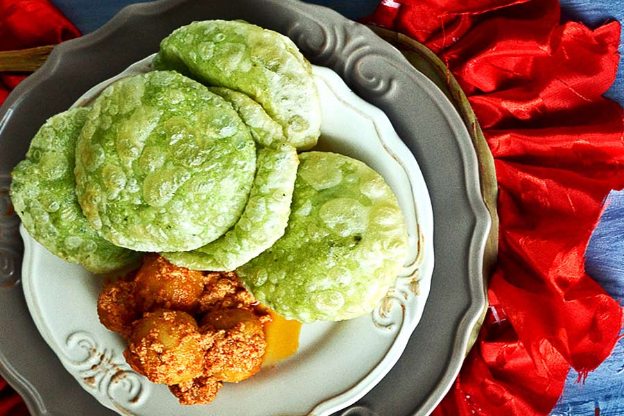 পুরি না কচুরি? বাঙালির ‘বে-লুচিস্তান’ পাতে দীপাবলির জম্পেশ জলখাবারের রেসিপি