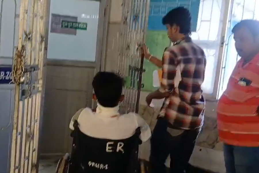 পাঁচদিন আগে বাড়ি থেকে উধাও স্ত্রী, ‘অবসাদে’ নিজেকে শেষ করে দেওয়ার চেষ্টা যুবকের!