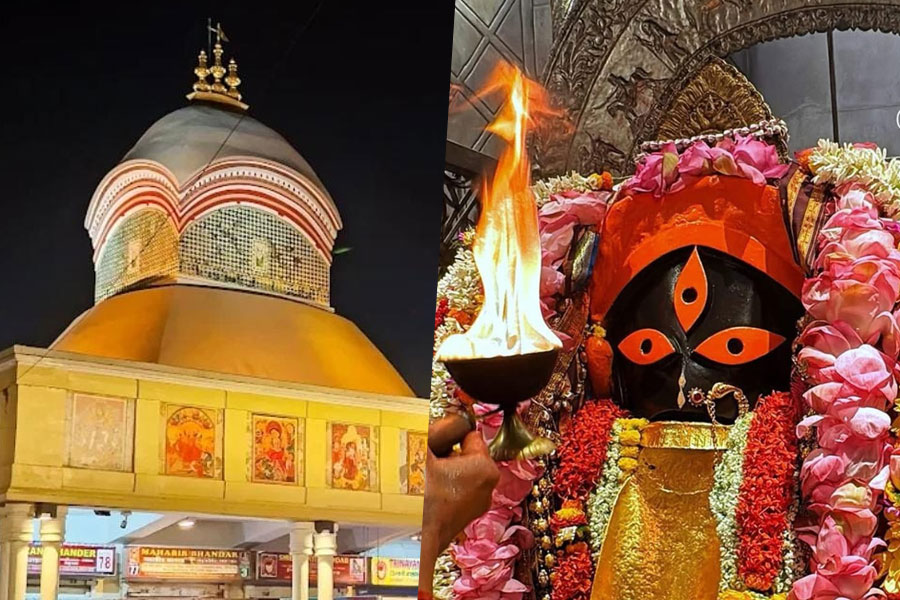 কালীঘাটের মন্দিরে ভক্তদের ঢল, পুজো দিতে ভিড় পুণ্যার্থীদের