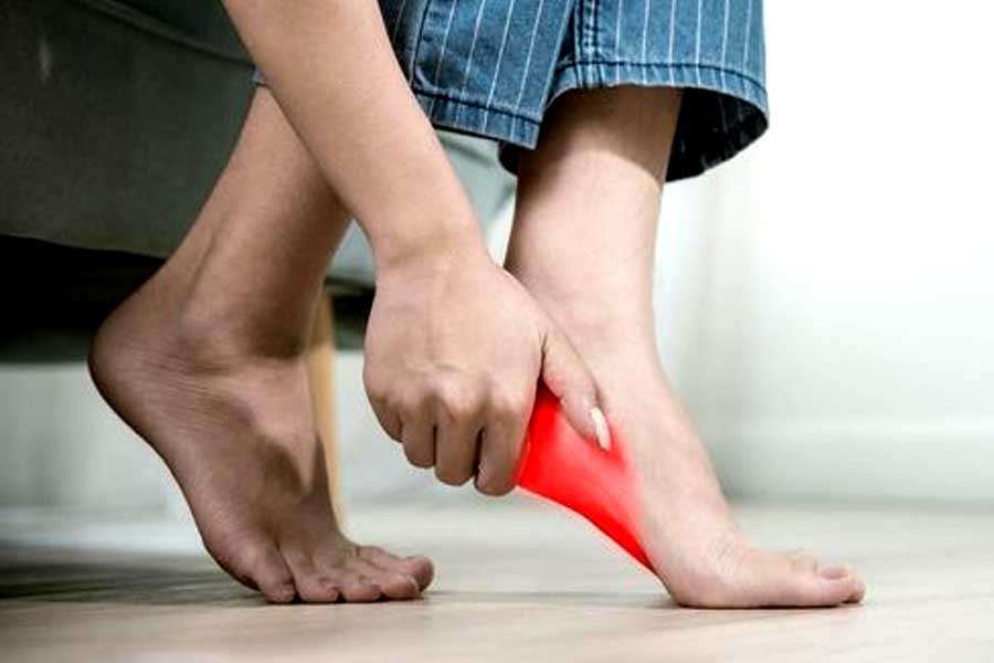 মাটিতে পা রাখলেই গোড়ালিতে ব্যথা? হতে পারে জটিল রোগের উপসর্গ