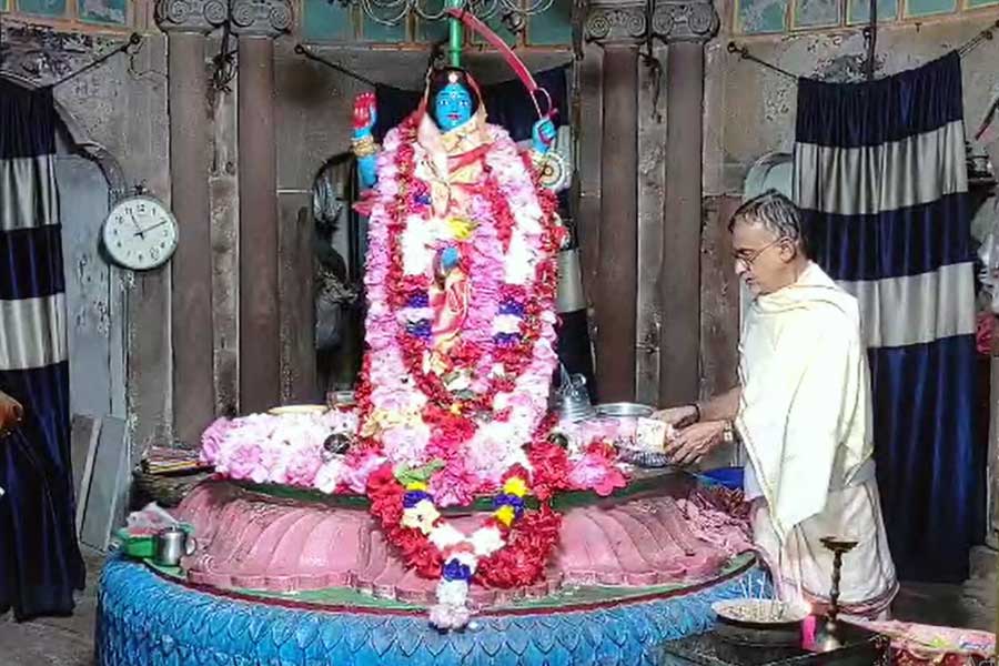 দীপান্বিতা অমাবস্যায় রুদ্র রূপে পূজিত হন মা হংসেশ্বরী, একদিনই দেখা যায় জিভ