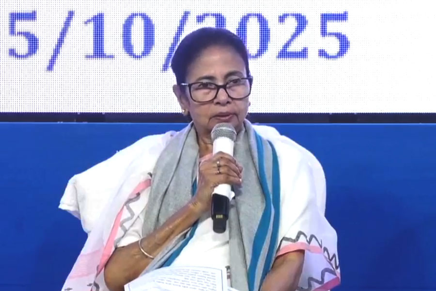 রাজ্য ত্রাণ তহবিলে মমতার ৫ লক্ষ, এক লক্ষ করে দেবেন মন্ত্রীরাও