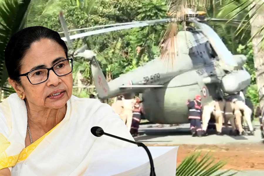 ‘বড় দুর্ঘটনা এড়ানো গিয়েছে, ঈশ্বরকে ধন্যবাদ’, রাষ্ট্রপতির হেলিকপ্টার বিভ্রাটে পোস্ট মমতার