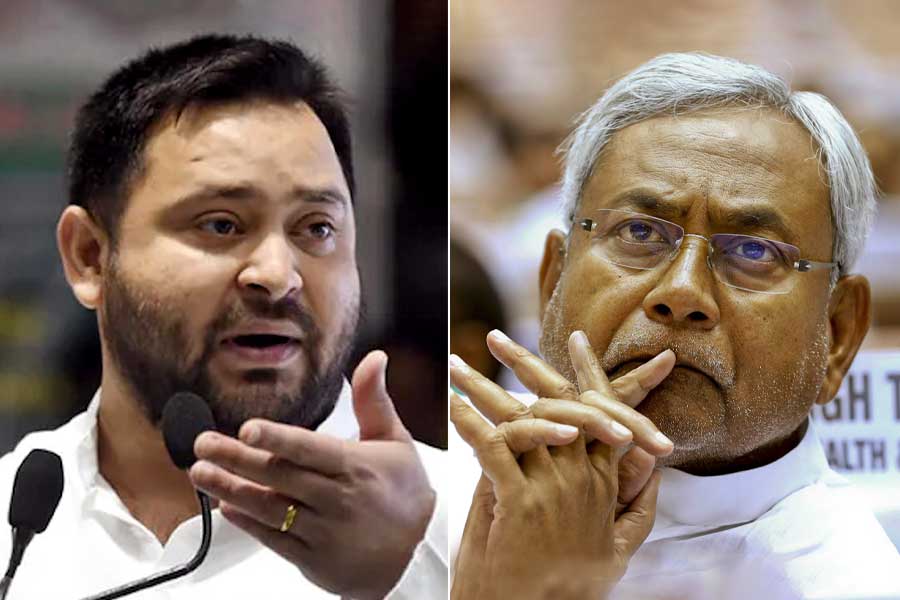 ‘কিছু না করেই ৮ কোটির সম্পত্তি কীভাবে?’ ভোটমুখী বিহারে তেজস্বীকে কটাক্ষ বিজেপি, জেডিইউ-র